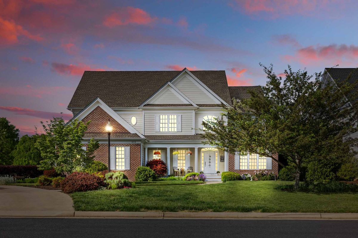 Blue hour real estate photography by Villa Views